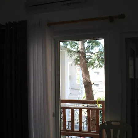 Kompleksi Jakaj 3* Velipojë