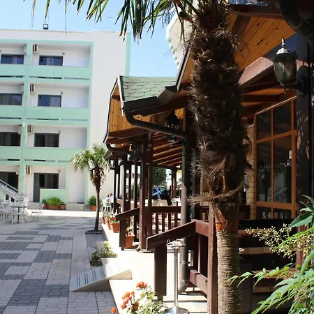 Kompleksi Jakaj ホテル 3*