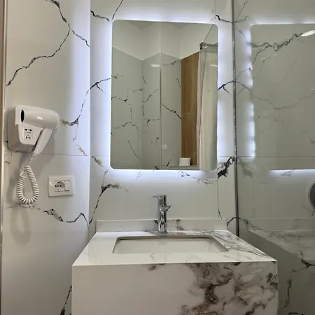 ホテル Kompleksi Jakaj 3*