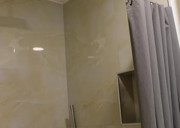 Kompleksi Jakaj מלון