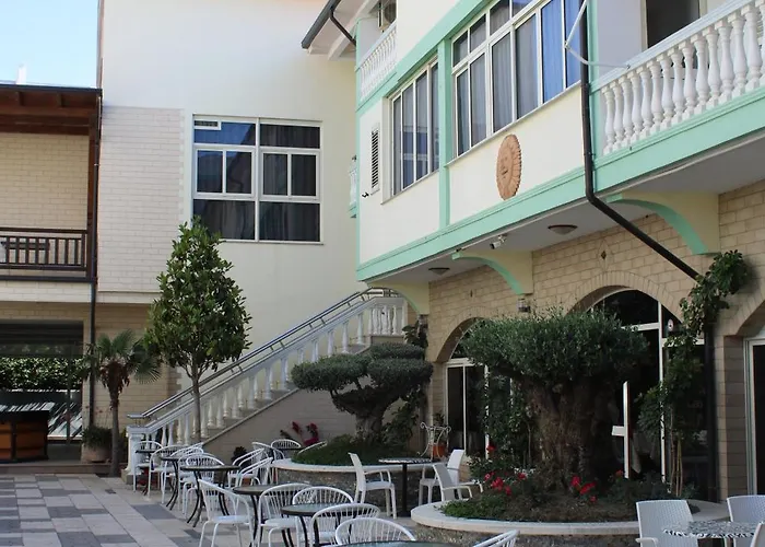 Kompleksi Jakaj מלון