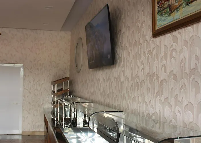 מלון Kompleksi Jakaj 3*