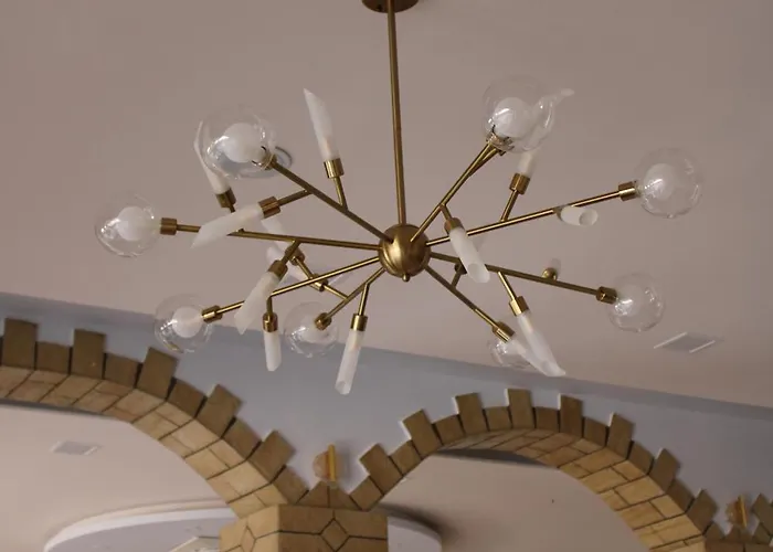 מלון Kompleksi Jakaj 3*