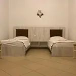 Kompleksi Jakaj Hotel Velipojë
