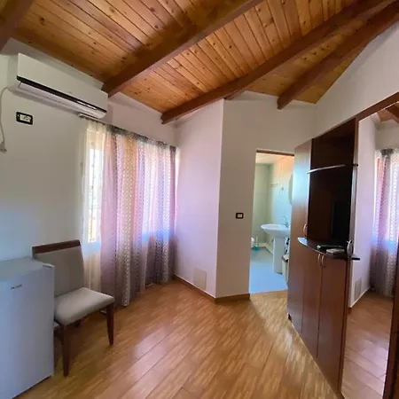 Отель Kompleksi Jakaj Велипойе