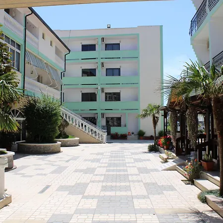 Kompleksi Jakaj Hotel 3*